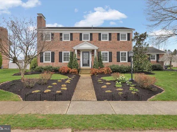 1408 Dogwood Dr, West Lawn, PA 19609