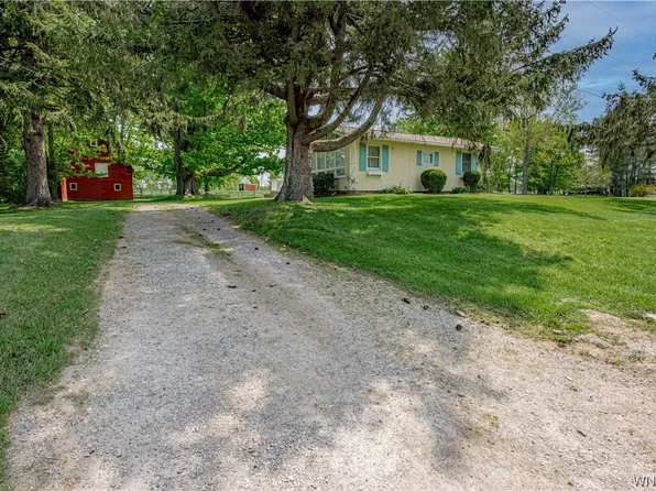 2547 McClew Rd, Burt, NY 14028