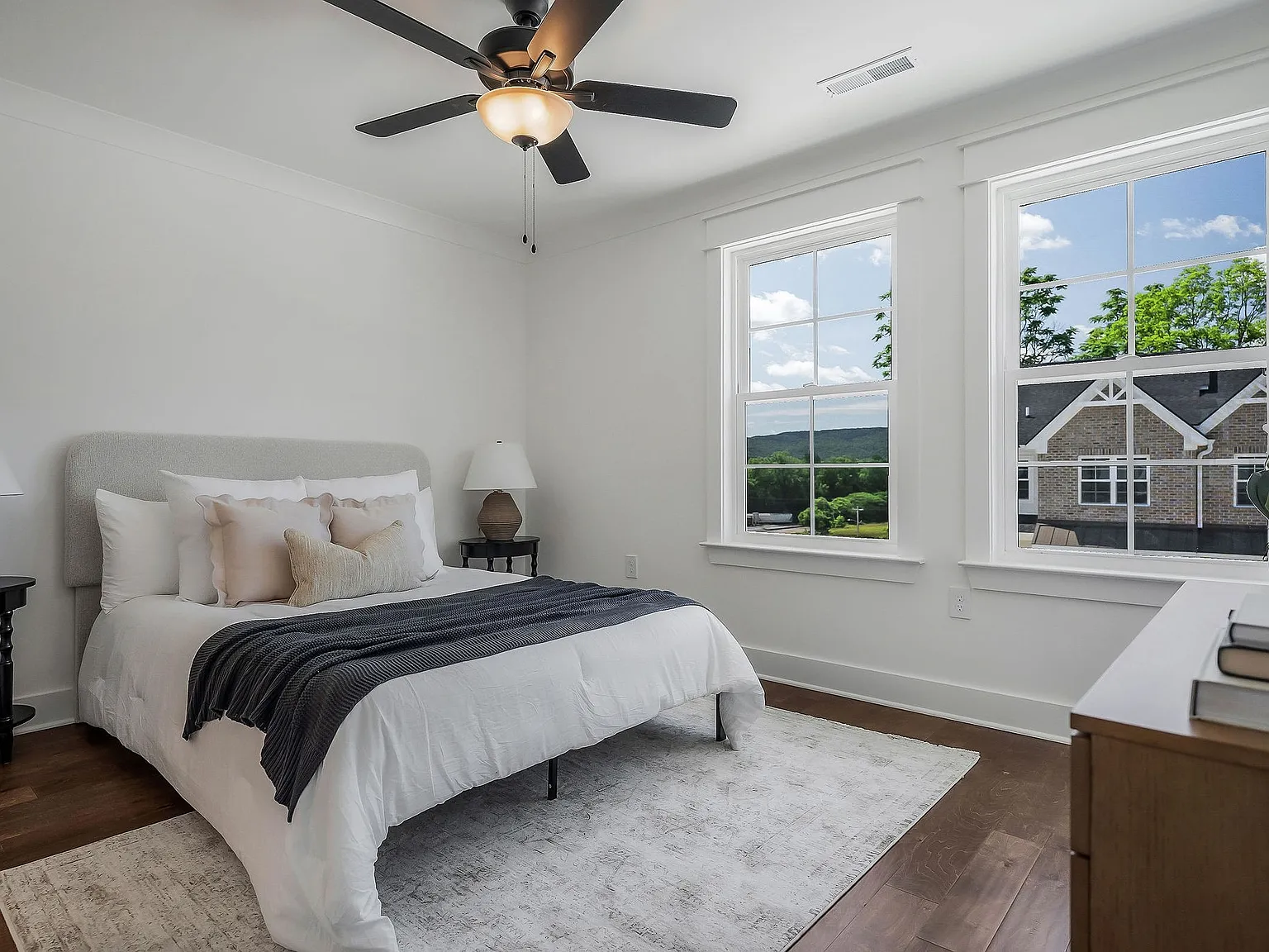 2 bed, 2.5 bath, 1188 sqft, $1,850 — Photo 4