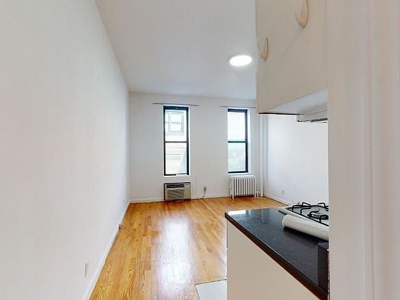 3rd image of 315 E 93rd St #2B1