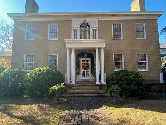 2nd image of 901 N Walnut St