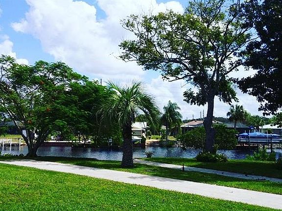 3rd image of 708 Tarpon Way