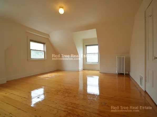 45 Auburn St #3, Brookline, MA 02446