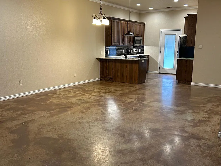 Dining/Kitchen