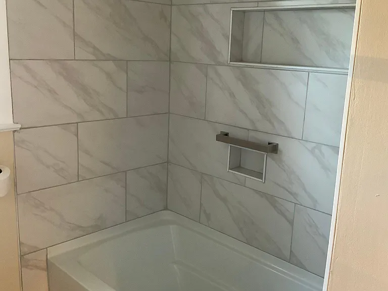 Main bathroom pic continued