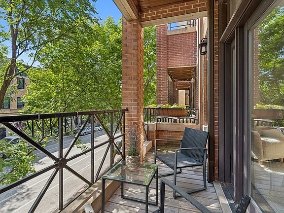 5th image of 3722 N Southport Ave #2