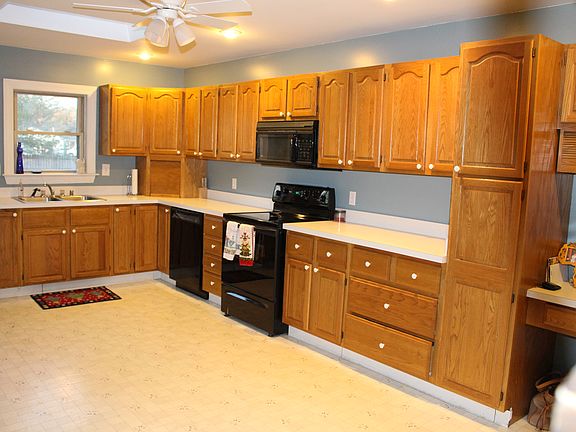 Kitchen with appliances