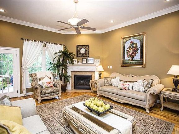 4th image of 1057 Fox Chase Dr