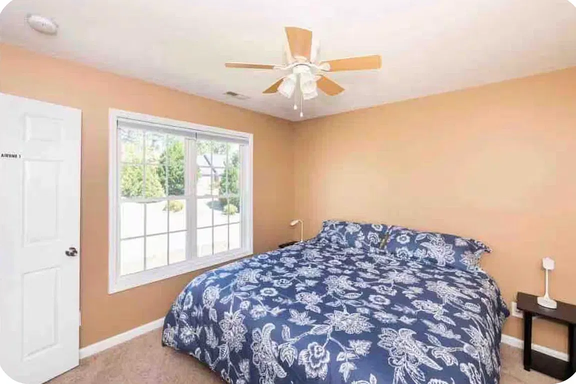 3 bed, 1900 sqft, $900 — Photo 1