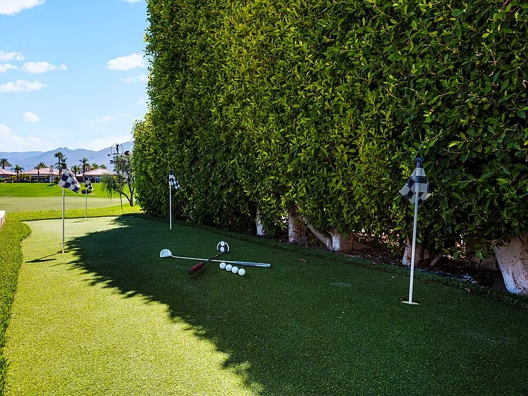 Practice your putting from the 4-hole putting green!