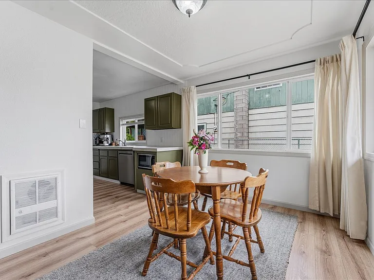 114 Cherry St NW — Photo 9