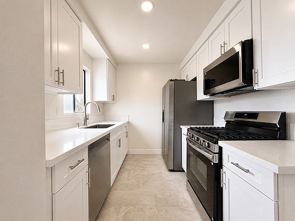 5th image of 4727 Kester Ave #201