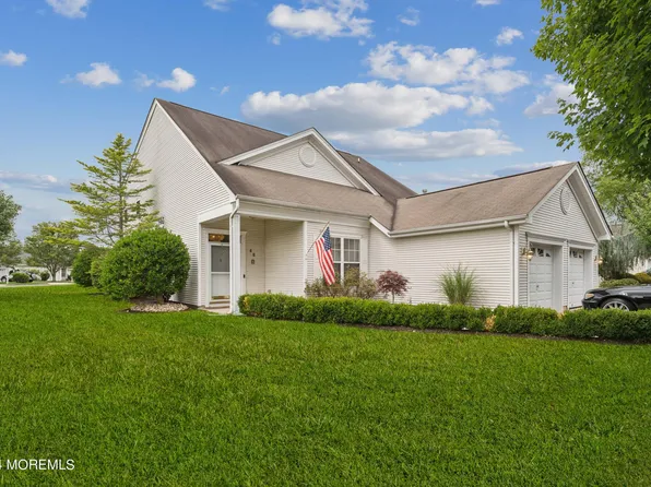 48 Golden Seasons Drive, Lakewood, NJ 08701