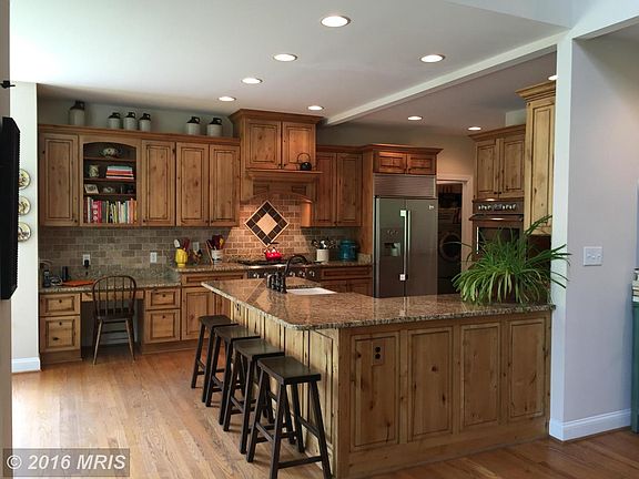 4th image of 221 Homestead Farm Ln