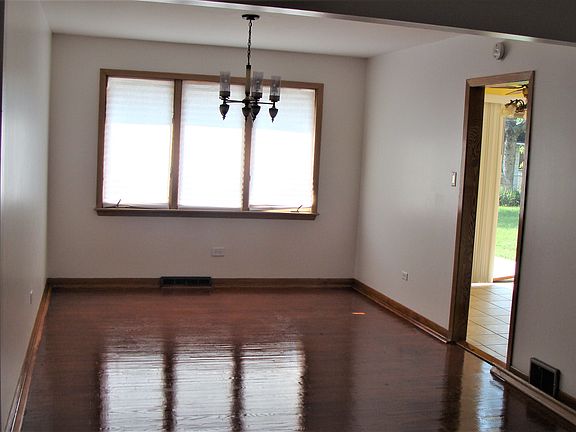 5th image of 16928 Greenwood Ave