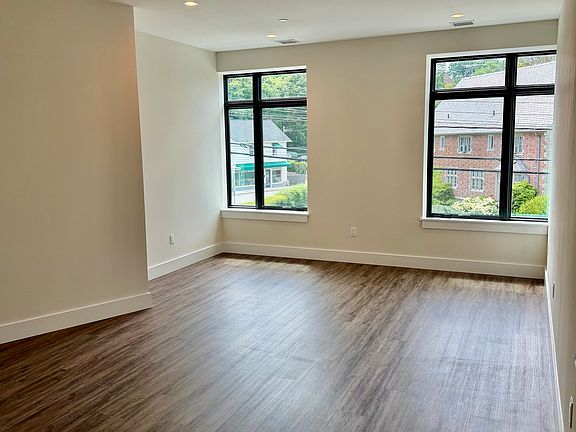 4th image of 175 E Main St Suite 4