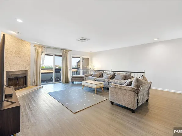 300 Gorge Rd APT 8, Cliffside Park, NJ 07010