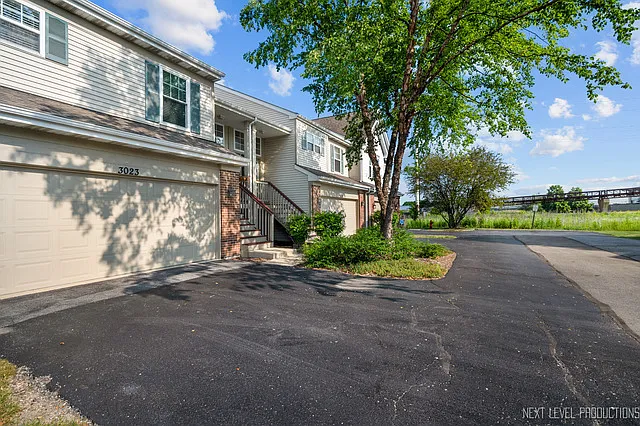3 bed, 1853 sqft, $3,000 — Photo 2