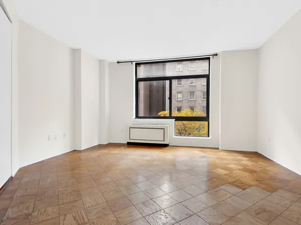 303 East 43rd Street image 4 of 8