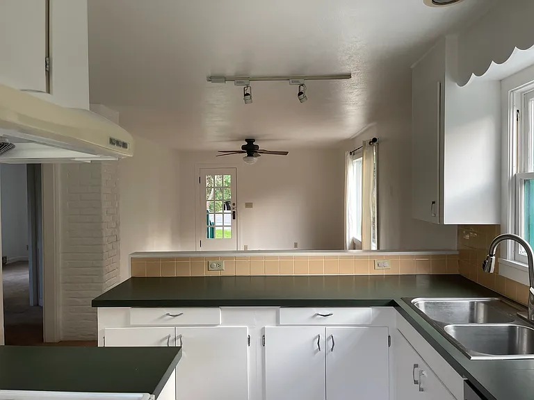 245 N Harris Ave — Photo 8