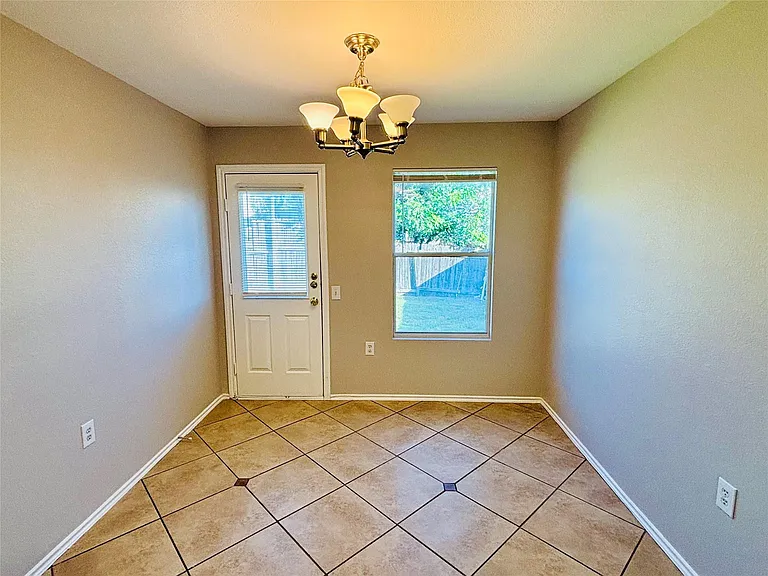 7424 Cayenne Ln — Photo 11