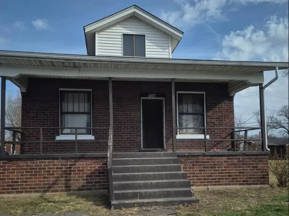 708 Alhambra Ct, East Saint Louis, IL 62205
