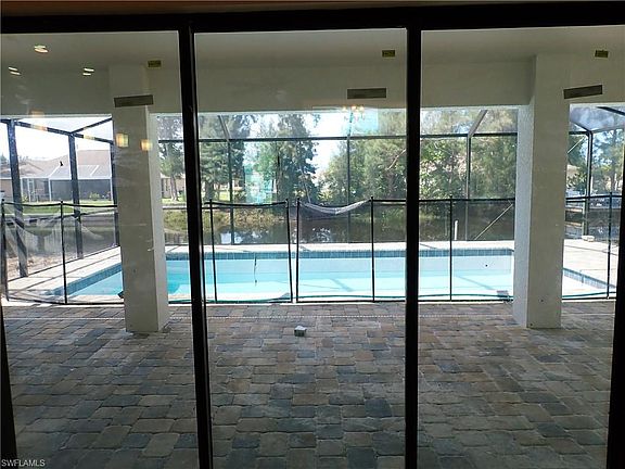 5th image of 156 SE 23rd St