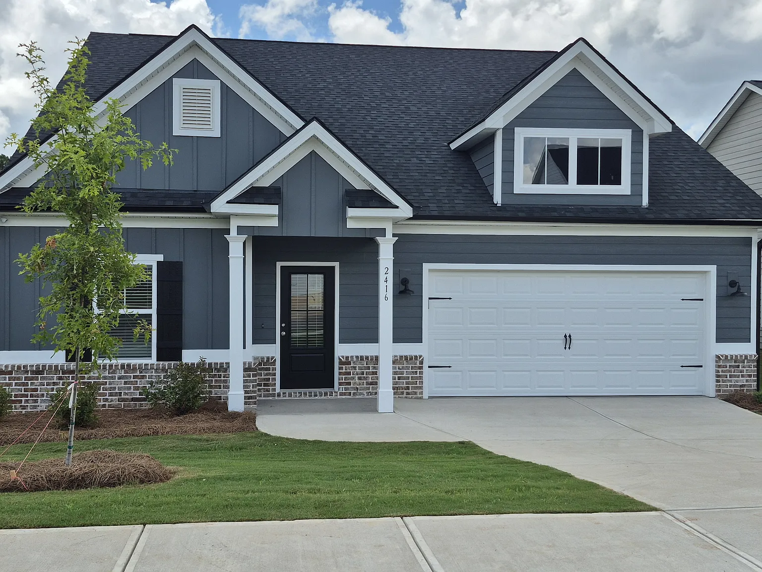 4 bed, 2.5 bath, 2024 sqft, $2,400 — Photo 1