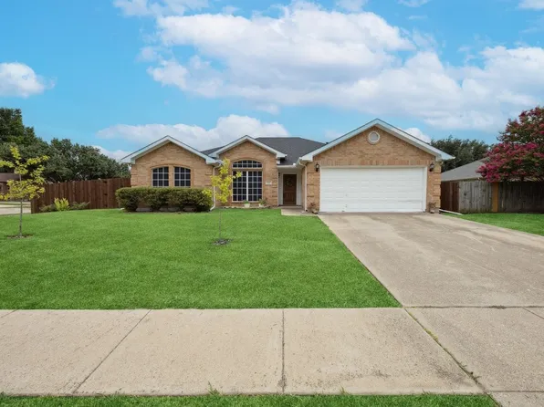 1611 Summertree Ln, Grand Prairie, TX 75052