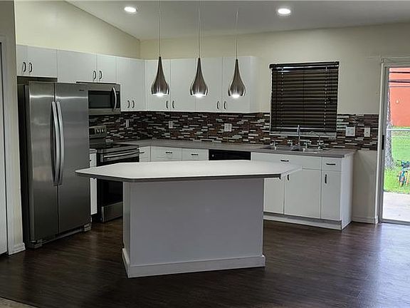 2nd image of 5563 Belrose St