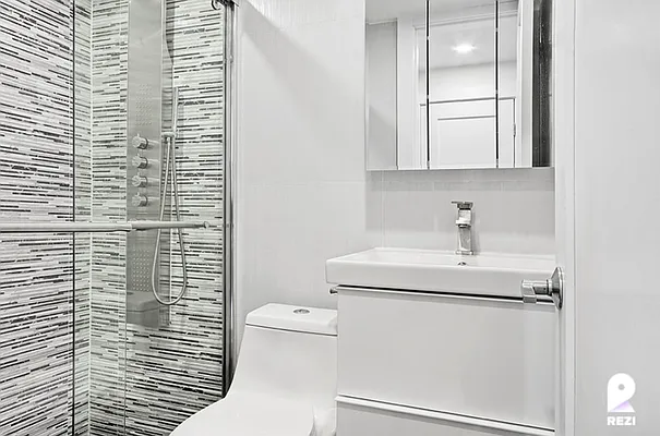 Rented by REZI | media 9