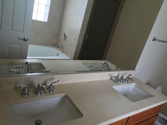 2nd image of 2958 W Belmont Ave