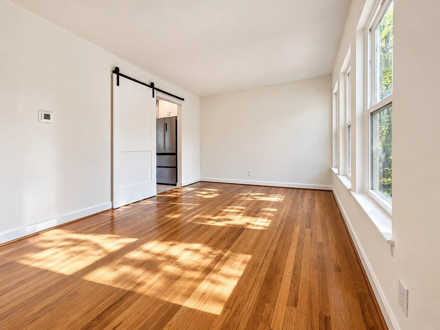 2 bed, 1.0 bath, 936 sqft, $1,900 — Photo 3