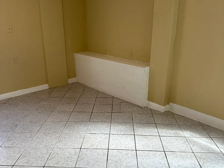 Elliston St — Photo 15
