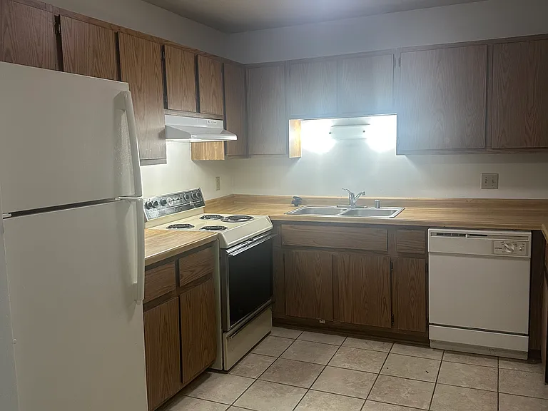 1516 S 116th St #G — Photo 16