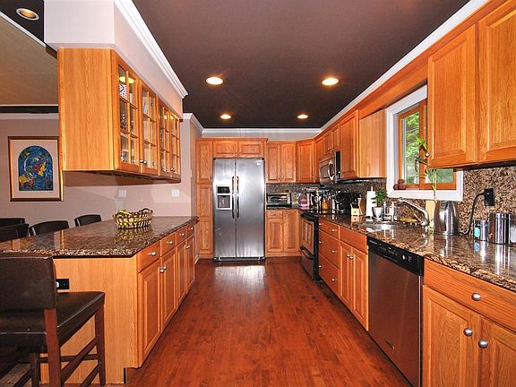 4th image of 80 Westwood Cir