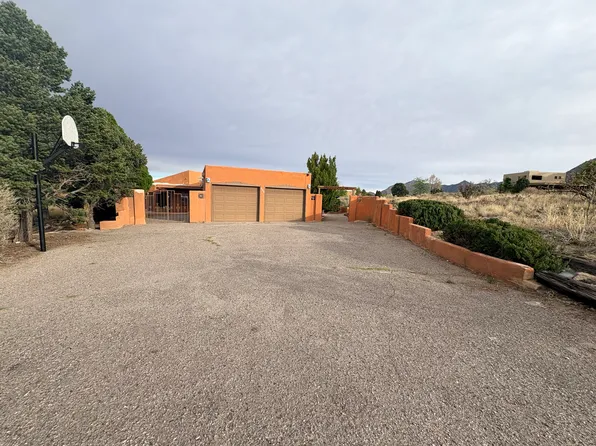 563 Black Bear Rd NE, Albuquerque, NM 87122
