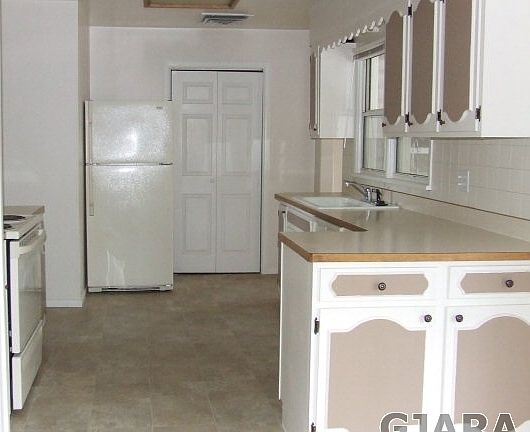 4th image of 1935 Parkland Ct