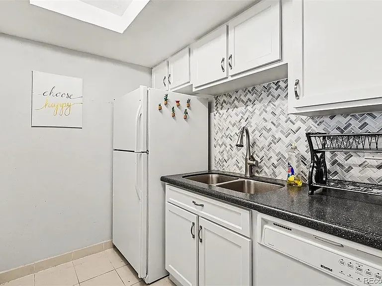 8335 Fairmount Dr — Photo 2