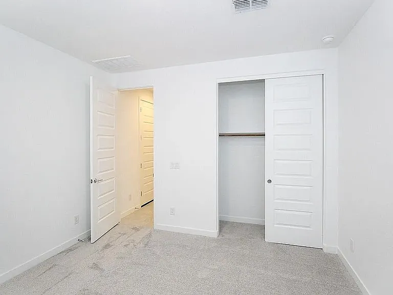 4427 N 94th Dr — Photo 16