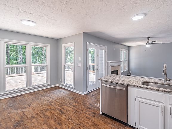 4th image of 1321 Yorktown Cir