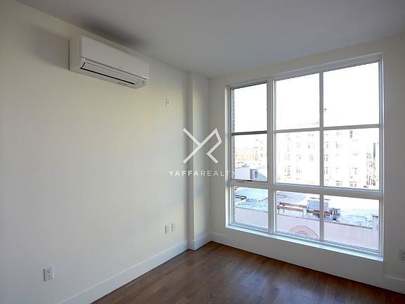 3rd image of 824 Lexington Ave #2C
