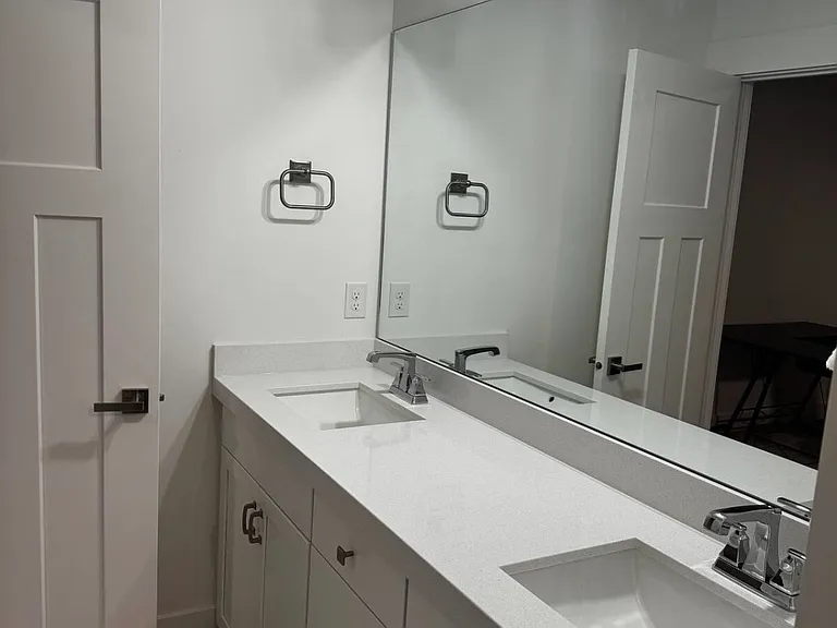 153 E Claxton Ct — Photo 10