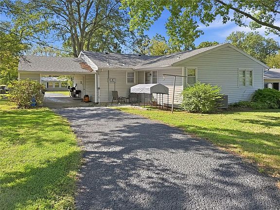 3rd image of 600 Herring St