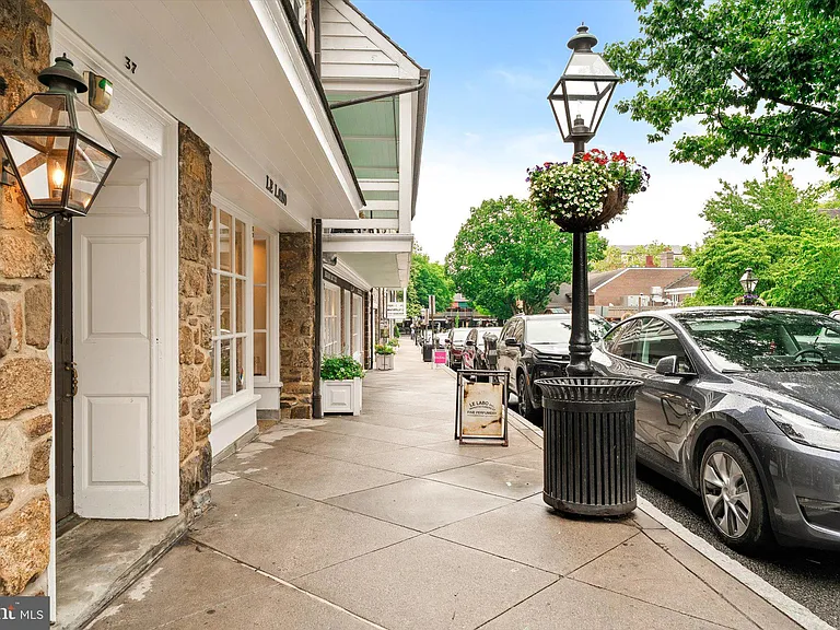 25 Palmer Sq W #A — Photo 4