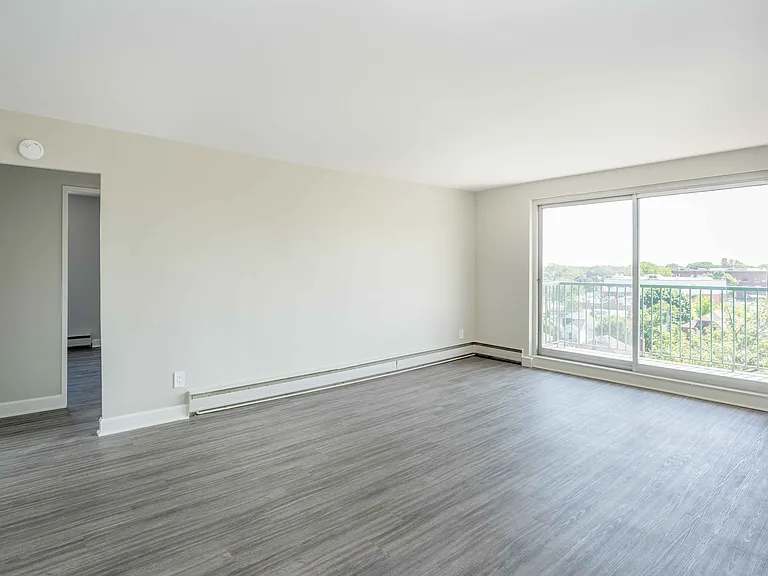 176 Vidal St S — Photo 15