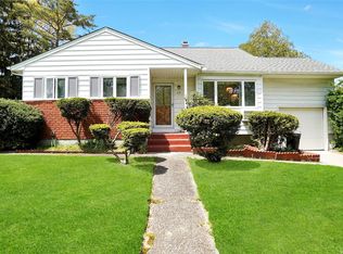 25 Oakside Rd, Smithtown, NY 11787