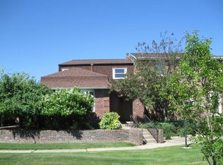 2563 Stratford Dr, Saint Joseph, MI 49085