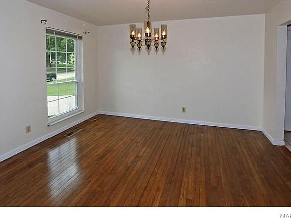 4th image of 2190 Chatelaine Dr