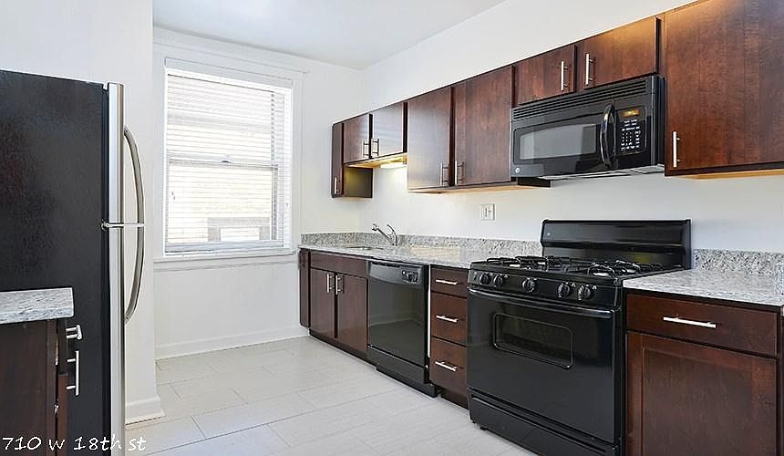 2nd image of 710 W 18th St #1827